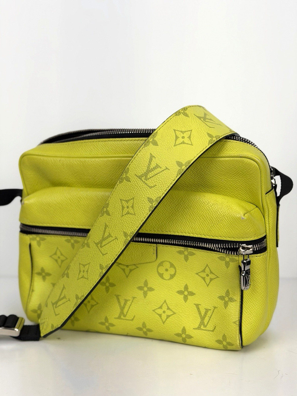 Louis Vuitton Taigarama Messenger Bag Taiga Leather Coated Canvas 2019 S11